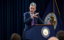 金老虎：黄金巨震469美金，周线形态暗藏玄机，中线3702不破多头持有